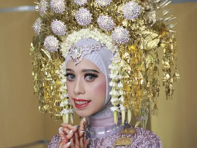 Kebaya Hijab Soft Gold